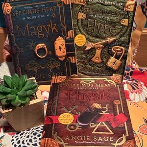 Septimus Heap-Magyk, Flyte, and Physik